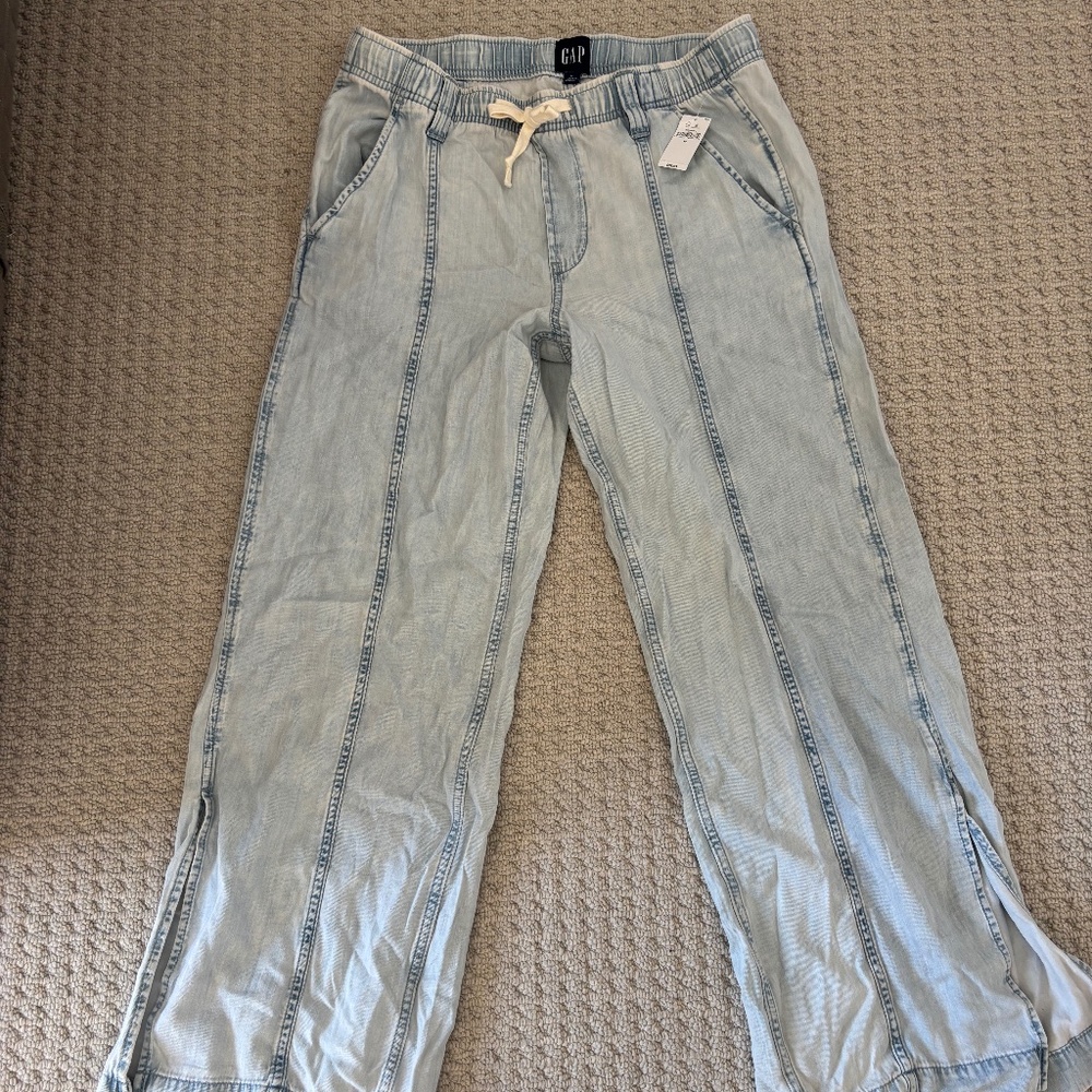 NWT LIGHTWEIGHT PULL-ON JEANS